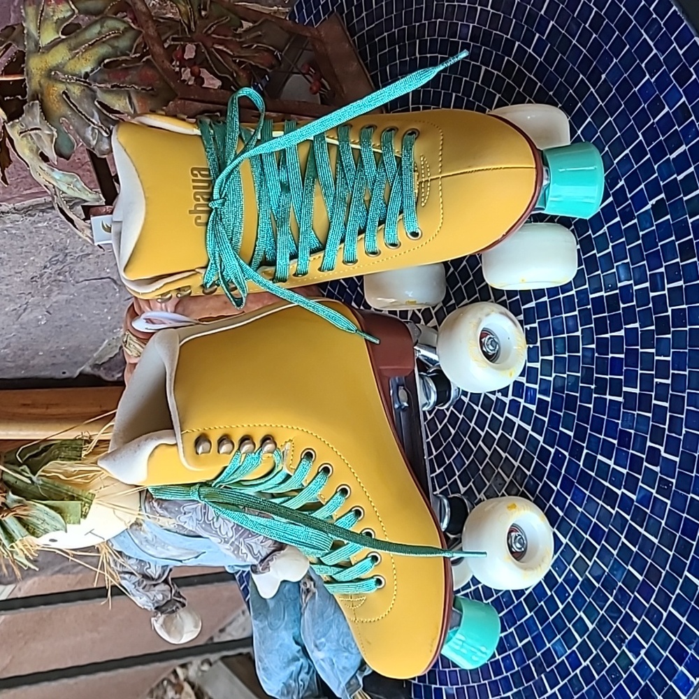 Cheya Roller Skates w/Moxie body guards